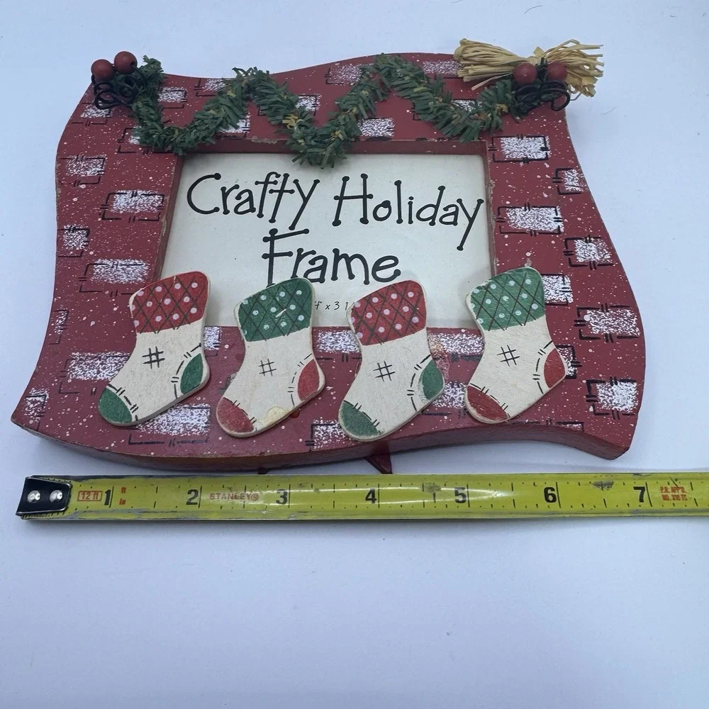 Christmas Picture Frame Red Fireplace Garland Stockings Holds‎ 4 3/4 by 3 1/4